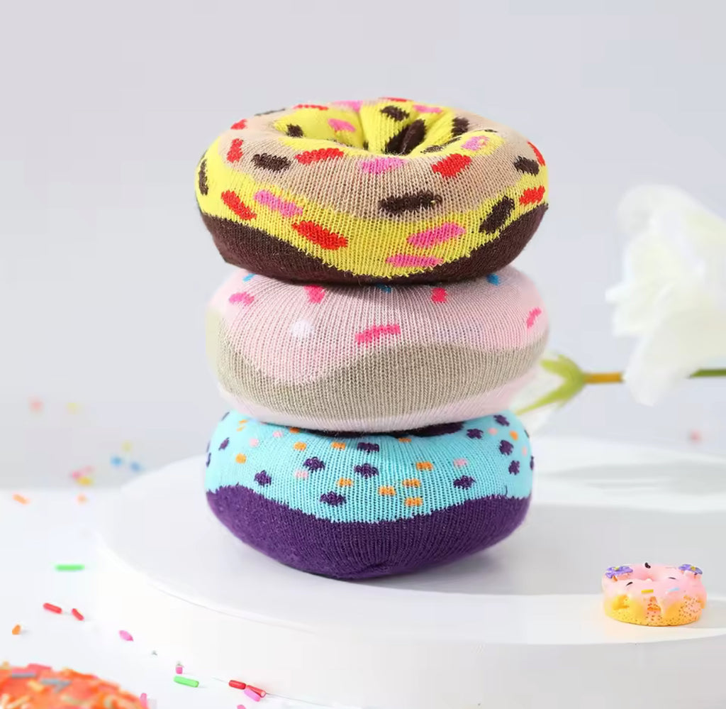 🍩 3 pāri krāsainu virtuļu dizaina zeķu – stilīga dāvana gan vīriešiem, gan sievietēm 🧦🎁