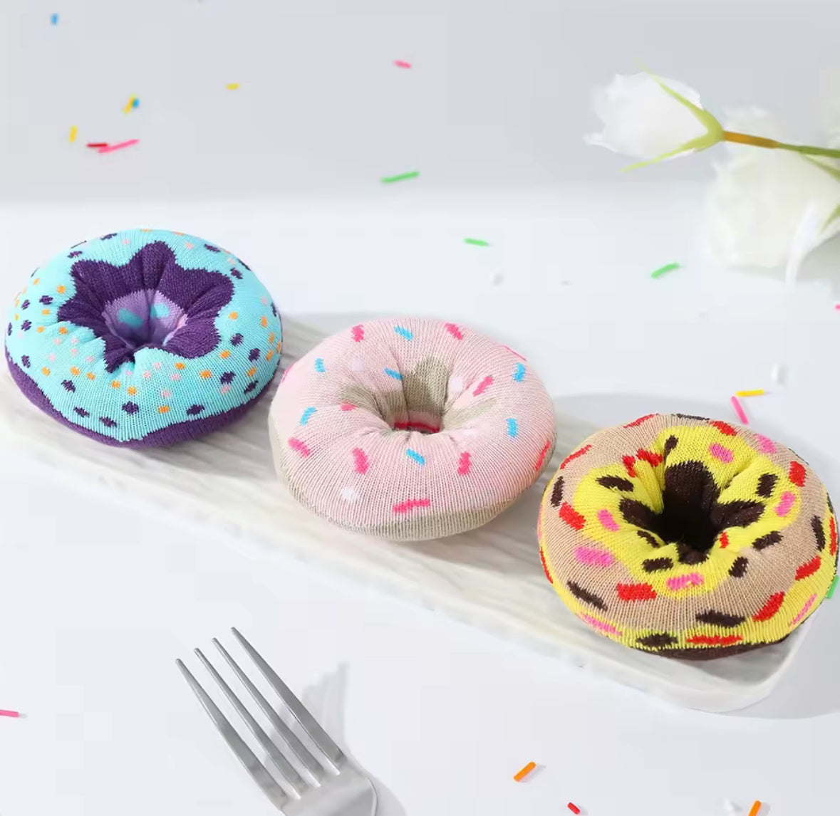 🍩 3 pāri krāsainu virtuļu dizaina zeķu – stilīga dāvana gan vīriešiem, gan sievietēm 🧦🎁