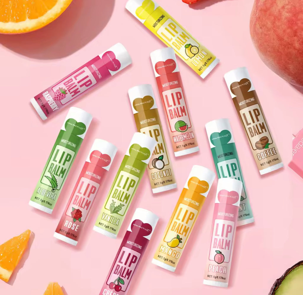 💋 12x Lūpu Balzamu Komplekts + Dāvanu Kaste – Maigas, Garšīgas un Neatvairāmas Lūpas!